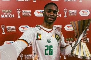 德天空:皇马关注勒沃库森前锋科法内,预计转会费超5000万欧 德天空:皇马关注勒沃库森前锋科法内,预计转会费超5000万欧