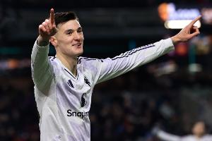 费迪南德：舍什科很努力每天很早来训练场，他需提升的是自信心