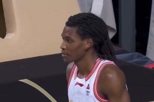 拼尽全力!深圳外援史密斯30中14空砍44分10助 三分12中7