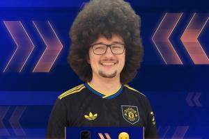 德转与曼联“蓄发哥”联动:距离加盟俱乐部还差两场