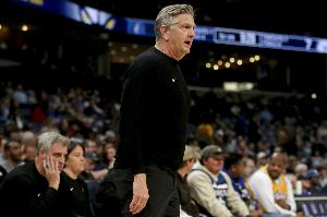 芬奇:对手的无球跑动让我们全程陷入被动 外线扑防做得不好