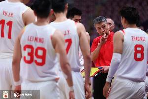 媒体人:男篮没球员在国际赛场撑起进攻核心的角色 世预赛需运气 媒体人:男篮没球员在国际赛场撑起进攻核心的角色 世预赛需运气