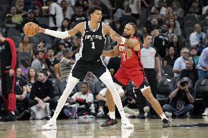 狄龙:文班被我研究透了 现在全联盟都在照搬我对他的防守套路