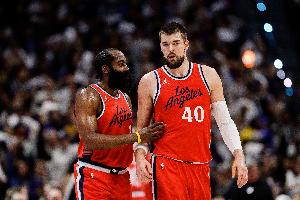 船记:过去两场没哈登 祖巴茨好的是命中率100% 但只获得8次出手 船记:过去两场没哈登 祖巴茨好的是命中率100% 但只获得8次出手