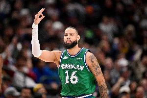 高效表现！凯莱布·马丁半场7中5拿到11分3板2助