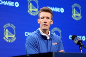 美记：由于3J被截胡 本次截止日勇士要么得到字母哥 要么毫无收获