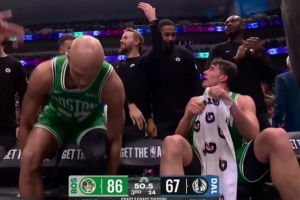 这家没你马上垮！弗拉格刚下场绿军一波8-0 分差拉大到19分