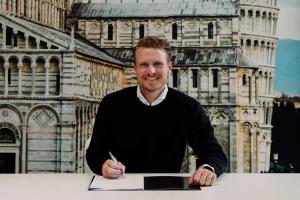 官方:比萨聘请瑞典教练希耶马克担任球队新帅,签约至2027年