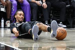 扎威：这比赛太尴尬了 湖人把我们打懵了 就像哈林篮球那样轻松