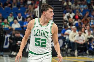 内外开花！加尔扎8中6拿到16分4板2断1帽 三分4中4