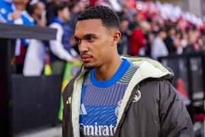 记者：阿诺德回归，对阵瓦伦西亚巴尔韦德将出任中场