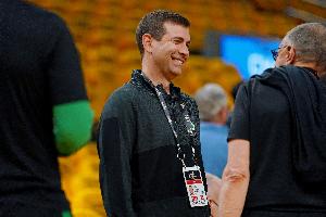 Scotto：公牛原本想用武切维奇换小西蒙斯+1首轮 但被绿军拒绝