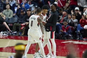 香波特：安芬尼·西蒙斯是年轻版的利拉德 他得分方式像利拉德