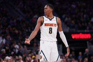 阿德尔曼:琼斯正在接受脑震荡检测 沃特森将接受核磁共振检测