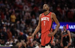 手感不理想！杜兰特半场5中1得6分5板1断1帽 三分2中0&罚球4中4