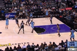 真大心脏！卡姆·斯潘塞顶着考德威尔干拔三分杀死比赛！