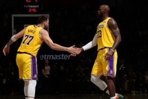 NBA彩经：黄蜂爆冷击落火箭 太阳拿下勇士 湖人击退76人