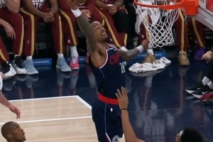 状态火热！科林斯补扣继续得分 个人包揽快船前7分