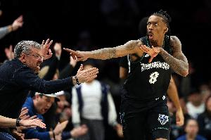 爱德华兹：我不指望海兰德每天都能砍下20分 只希望他能做自己