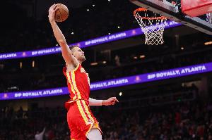 解说：波尔津吉斯来到了勇士 这个身高科尔能适应吗 ？