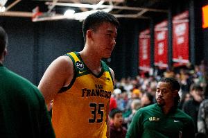 旧金山大学不敌对手！王俊杰疯狂造杀伤 全场12罚11中空砍19分4板