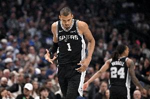 文班亚马：弗拉格攻防两端都极具影响力 防他并不容易