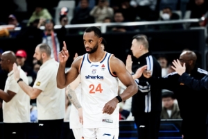 攻坚利器！弗格半场13分钟7中4砍18分 罚球6中6