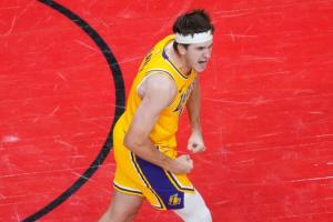 湖记：预计里夫斯将和湖人续约 球员最高可签5年2.41亿美元的合同