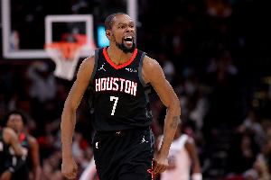 苦苦支撑！杜兰特第三节9中6砍下15分1板1断 球队落后16分