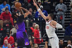 美媒对比：浓眉=2年轻人+2首轮3次轮 祖巴茨=1年轻人+2首轮1次轮