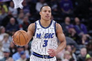 今天攻击欲望很强！贝恩半场10中5&6罚5中砍下16分3助2断