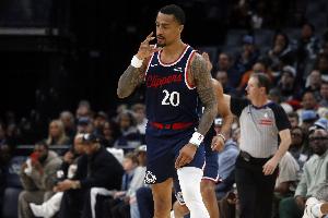 表现非常棒！科林斯12中8砍全场第二高22分 另有7板2帽&罚球5中5