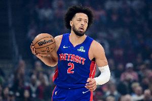 斯图尔特后又一个四犯！康宁汉姆突破进攻犯规 活塞挑战失败