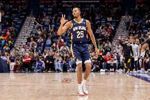 手感炸裂！墨菲第三节单节三分6中5 砍下17分5板2助带队追分