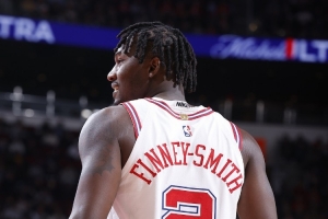 真不容易！申京再送助攻 芬尼·史密斯底角空位三分开张