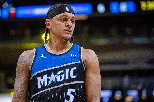 表现平平！班凯罗17中6拿到23分7板8助 有5失误