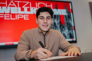 皮萨罗：从拜仁青训营就看出查韦斯踢得很聪明，希望与他一起踢球