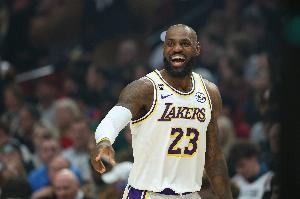 谁都不得罪！詹姆斯被问超级碗会给哪边加油：给获胜者加油