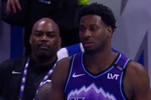 无缝衔接！小贾伦·杰克逊爵士首秀半场13中7砍17分 正负值+10