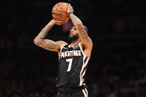 手感冰凉！亚历山大-沃克15投仅3中拿到13分10助 助攻生涯新高