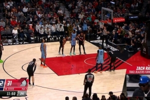 步伐这么快了吗！李凯尔突破过人强硬上篮2+1 灰熊顺势反超比分！