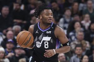 打替补也是全队时间最长！科利尔15中9拿下20分2板10助2断 5失误