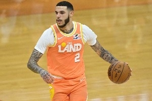 TJD猛龙首秀15分钟砍两双打脸老东家 勇士该用最后的名额签下球哥