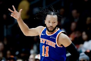 乘胜追击！布伦森三分将分差拉开到20分 马祖拉换下主力投子认负