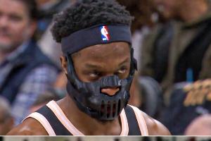 奥孔武掉牙后戴酷似《蝙蝠侠：黑暗骑士崛起》的贝恩面具出战