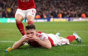 前裁判：约克雷斯是进球后被铲翻，不至于判雷尼尔多红牌