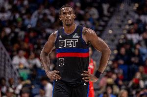 解说：真要说动手感觉黄蜂搞不定杜伦+斯图尔特 不是一个重量级啊