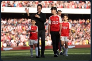 镜报：阿尔特塔长子加布里埃尔被征召参加阿森纳U18比赛