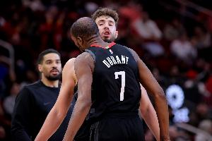 KD：申京进攻端无所不能 和这种技术全面的大个子打球很享受