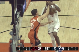 赚到！谢泼德切球被吹犯规 火箭挑战成功取消犯规还拿到球权